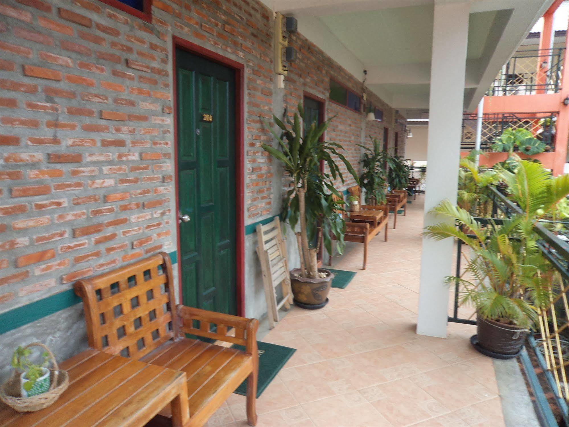 Baan Por Jai Hotel Koh Lanta Exterior photo